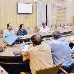 जिला चिकित्सालय के घटते राजस्व के कारणों की जांच कर विस्तृत रिपोर्ट प्रस्तुत करने के डीएम ने दिए निर्देश