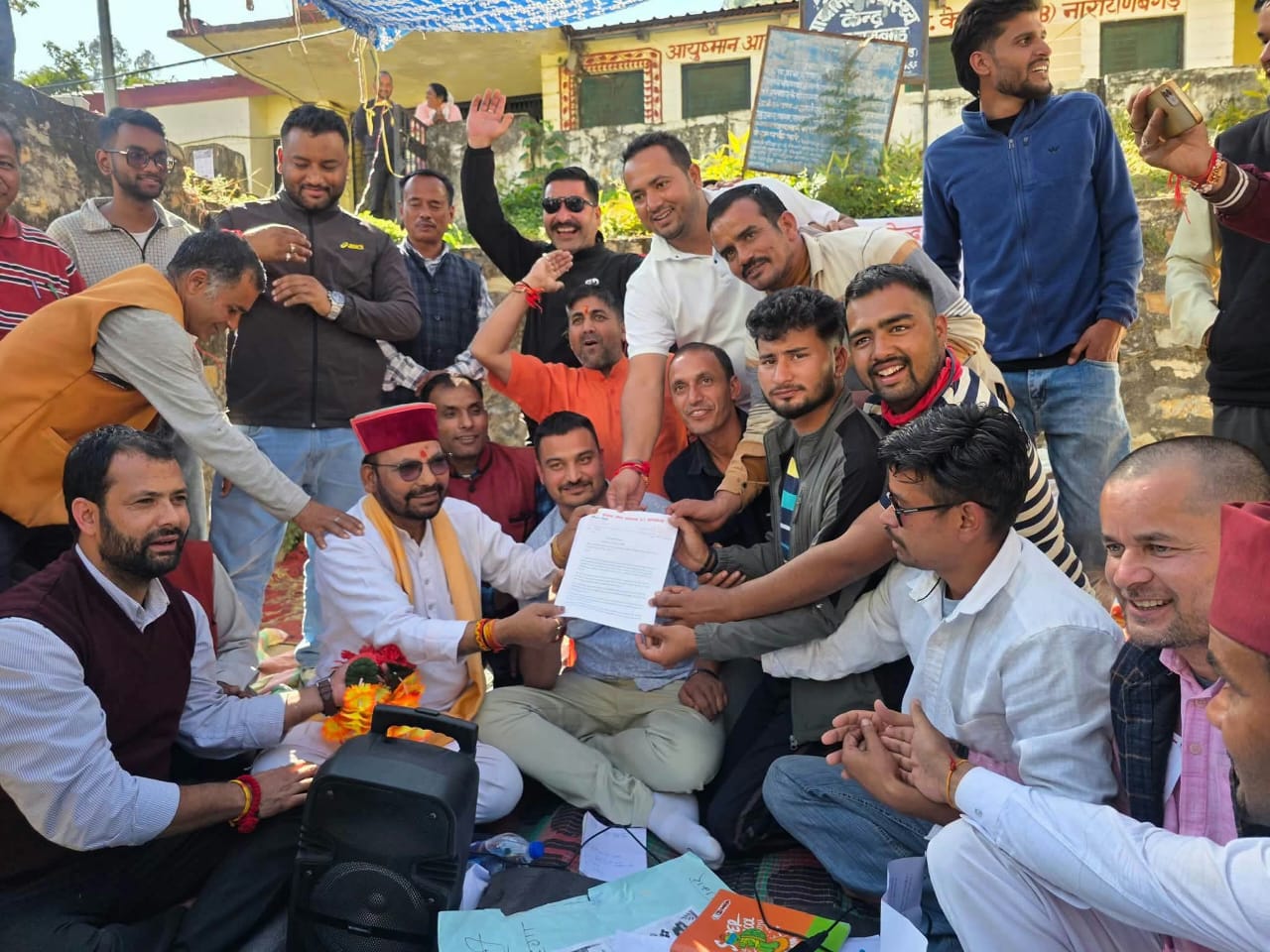 विधायक के आश्वासन पर आठवें दिन समाप्त हुआ धरना, मांगें पूरी नहीं होने पर पुनः आंदोलन की चेतावनी